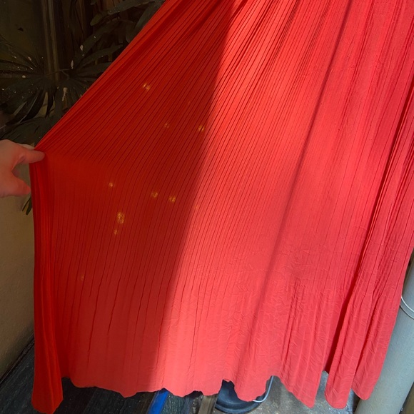 6️⃣5️⃣0️⃣ Pleated Long Dress. Size-L ( Can fit M too) - Picture 6 of 11